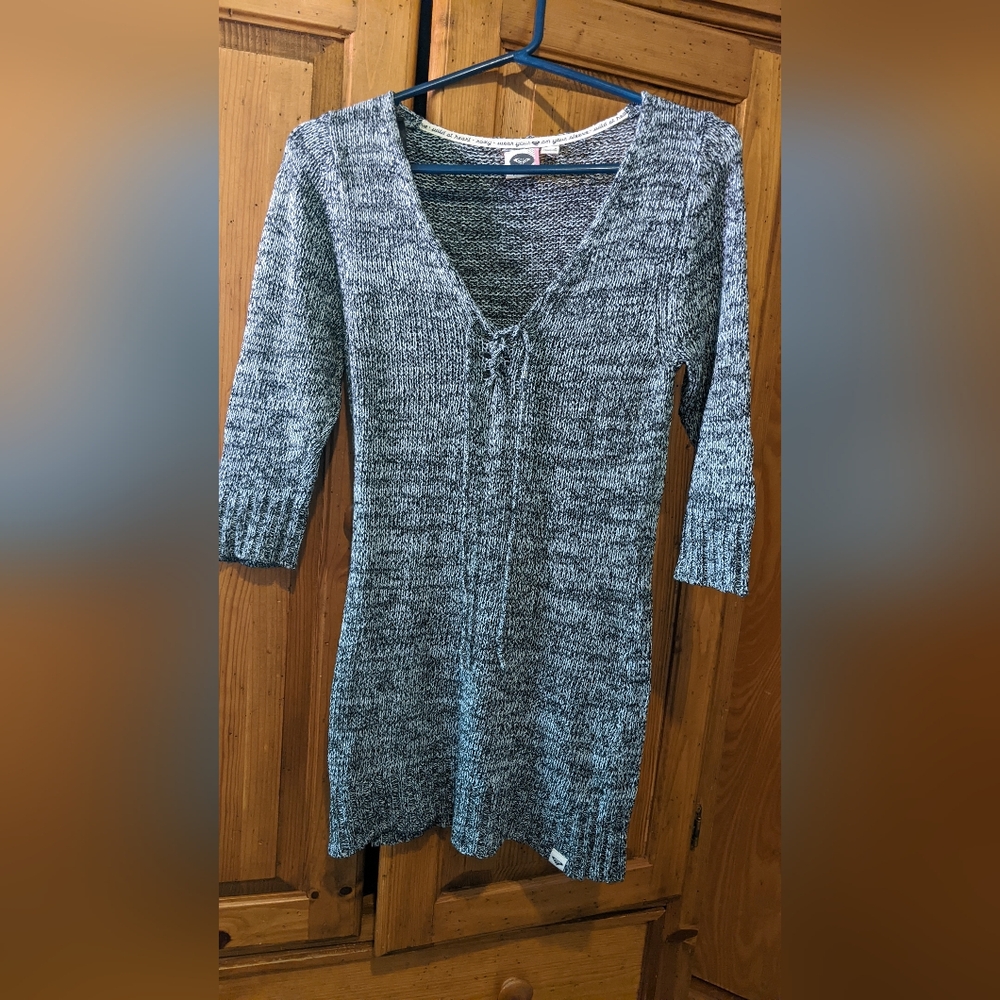Girl's Roxy light weight long sweater. Size large